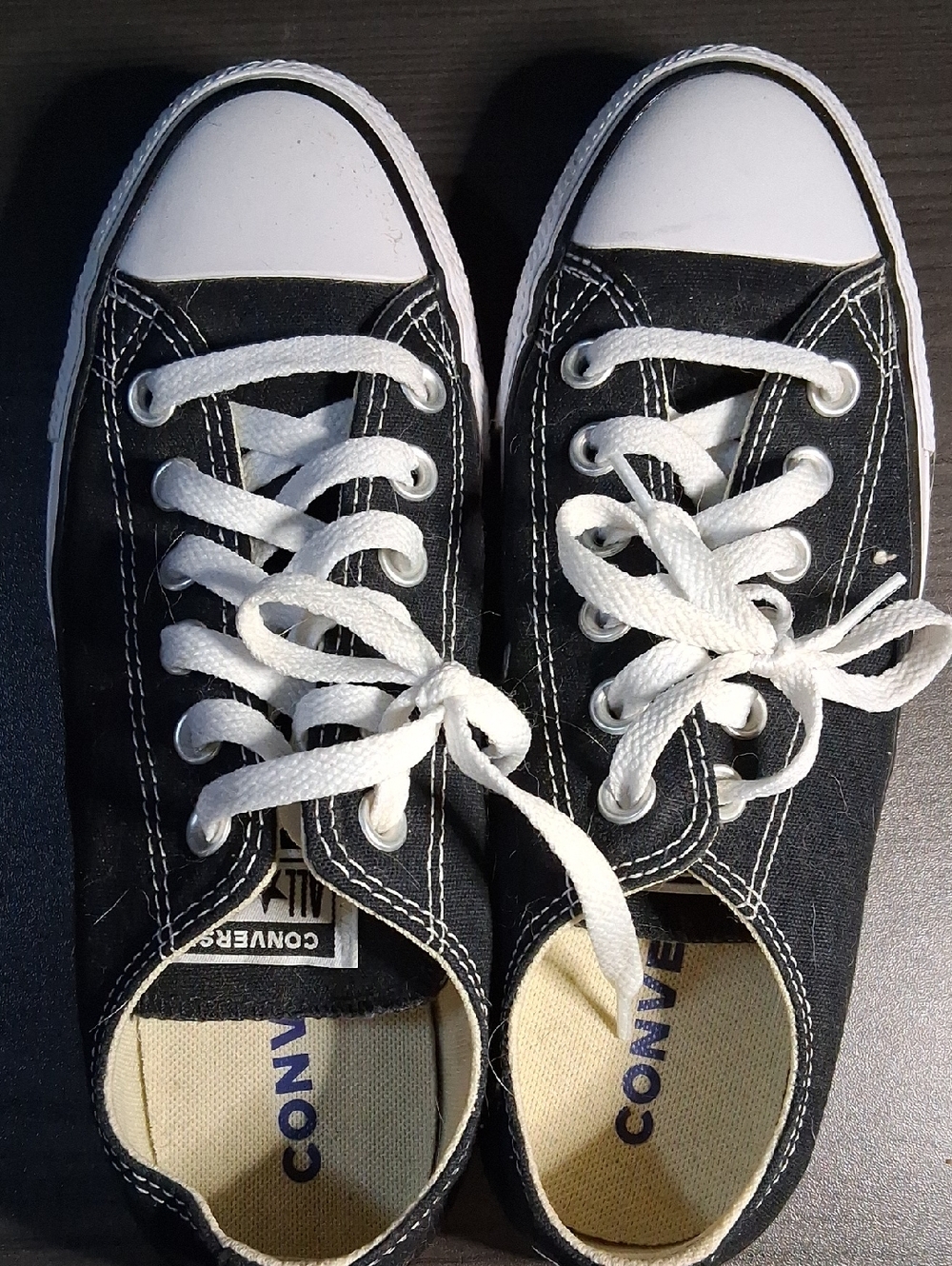 Converse Women's sz 7 Men's sz6 Black and White Low-Top Canvas Sneakers